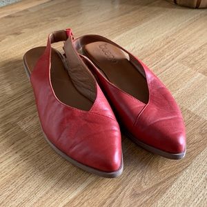 Bueno red sling back flats🍒
